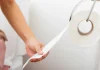 Një gastroenterolog zbulon katër zakone të tualetit që duhet t’i shmangni