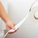 Info Shqip: Një gastroenterolog zbulon katër zakone të tualetit që duhet t’i shmangni