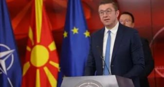Info Shqip: Mickoski studentëve: Udhëtoni, mësoni, por kthehuni në Maqedoni