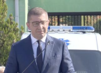Mickoski i drejtpërdrejt: Pjesa me gojë e provimit të jurisprudencës mbetet në maqedonisht!