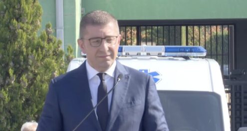 Info Shqip: Mickoski i drejtpërdrejt: Pjesa me gojë e provimit të jurisprudencës mbetet në maqedonisht!