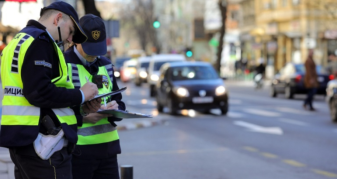 Info Shqip: Policia nuk do të pranojë letërnjoftimin dhe patentë-shoferin digjital në telefon, qytetarët duhet t’i mbajnë dokumentet plastike