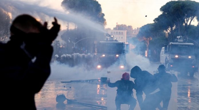 protesta-studentet-studentore-tirane