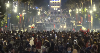 Info Shqip: 5 ditë kaos dhe flakë në rrugët e Tiranës, vjen reagimi i shumëpritur i SHBA-së