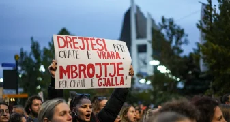 Info Shqip: Vazhdon protesta për Arlindën, organizatorët me thirrje për mobilizim kombëtar