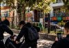 Dhunë mes të miturve në Shkup: Rrahin një fëmijë në oborrin e shkollës, videon e publikojnë në internet!