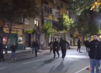 Skena si në luftë, policia ndjek protestuesit te Rruga e Dibrës në Tiranë
