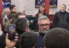 Kundërshtarët e Vuçiçit “mësyjnë” në televizionin pro tij, çfarë ndodhi në “Informer”