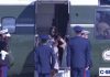 Zonja e dytë e SHBA-së pengohet teksa zbriste nga helikopteri, mbante djalin 3-muajsh (VIDEO)