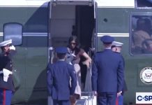 Zonja e dytë e SHBA-së pengohet teksa zbriste nga helikopteri, mbante djalin 3-muajsh (VIDEO)